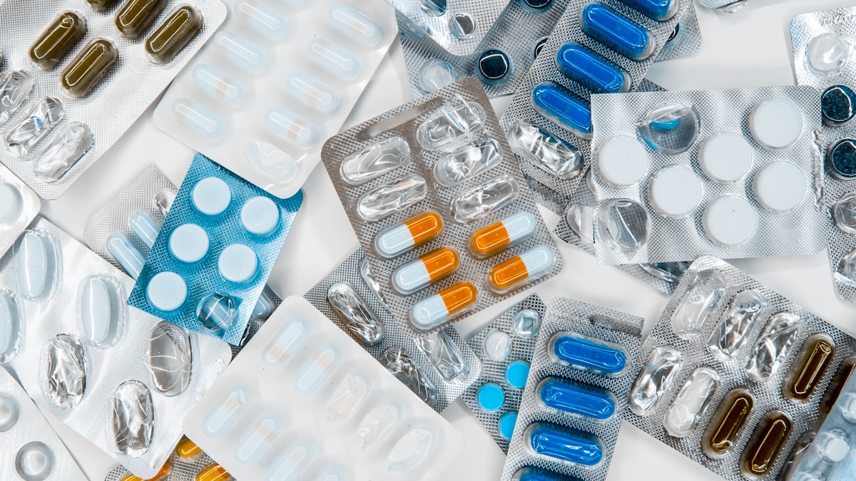 El catálogo de medicamentos pasó de 2,753 a 1,929 claves — y los hospitales de segundo nivel del IMSS-Bienestar trabajarán con 871